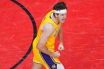 ドラフト外からレイカーズの２番手に上り詰めたリーブスをレジェンドが称賛「契約最終年でオールスターのようなプレーをしている」＜DUNKSHOOT＞