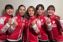 カーリング日本女子のミラノ五輪出場権獲得を現地観戦した電波少年の人気タレント　ガチ応援に好感「久々見たなあ」「懸賞で当たったのか？」