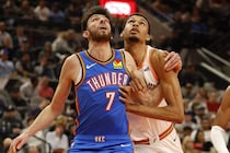 「僕らは本当に強い相手と対戦したい」NBAカップ準決勝、ホルムグレンはスパーズのウェンバンヤマ復帰を歓迎「楽しみだ」＜DUNKSHOOT＞