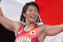 日本女子レスリング五輪女王から吉報　キュートな足裏ショット添え大いなる野望「妻、２児の母、コーチとして益々パワフルになりたい」