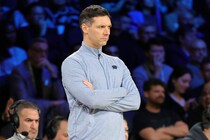 「何が勝敗を分けたか、正確にはわからない」NBAカップ準決勝でスパーズに敗れ、サンダー指揮官が反省「今夜は相手に圧倒された」＜DUNKSHOOT＞