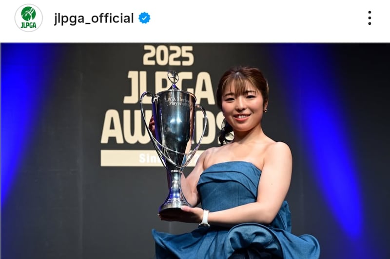 日本女子トップゴルファーらが艶やかなドレス、着物姿で会場に彩り「皆さんビューティフル!」息を呑む美しさ「お似合いですね♡」