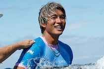 「ホントに初めて？」「嘘だろ」サーフィン界のスターが北海道ニセコに降臨！ 初挑戦した“衝撃滑走”に驚きの声「凄すぎ！」