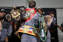 「凄すぎる 拍手しかない」史上初めて３階級で世界４団体王座統一！ ボクシング名王者の引退表明に反響続々「個人的に史上最高」「ありがとう お疲れ様」