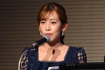 「格別美しい」「プリンセスみたい」元NHKアナがプロスポーツ大賞で披露した“青の透け感ドレス”にファン悶絶「華やか」「天使が舞い降りた」