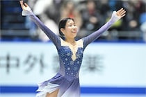 現役引退の三原舞依が会場スタンディングオベーションのSP演技　62.77点で暫定２位FSに弾み、ピンクの「MAI」応援バナー揺れる【全日本フィギュア／女子ショート】