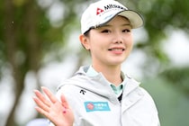 「ヘルメットも似合う美しさ！」人気女子ゴルファーが工事現場に“ガチ作業着”姿で登場→意外な展開もファン喝采！「カッコいい」「足長！腰の位置が違う」