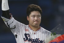 「ムラカミの契約内容はNPBの打撃力への非難だ」米記者が村上宗隆の短期契約に持論　交渉中の岡本和真への影響も示唆