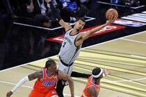 “怪物”ウェンバンヤマがNBA史上３人目の「100試合連続ブロック」達成！今季中の１位浮上も視野に【歴代ランキング一覧】＜DUNKSHOOT＞