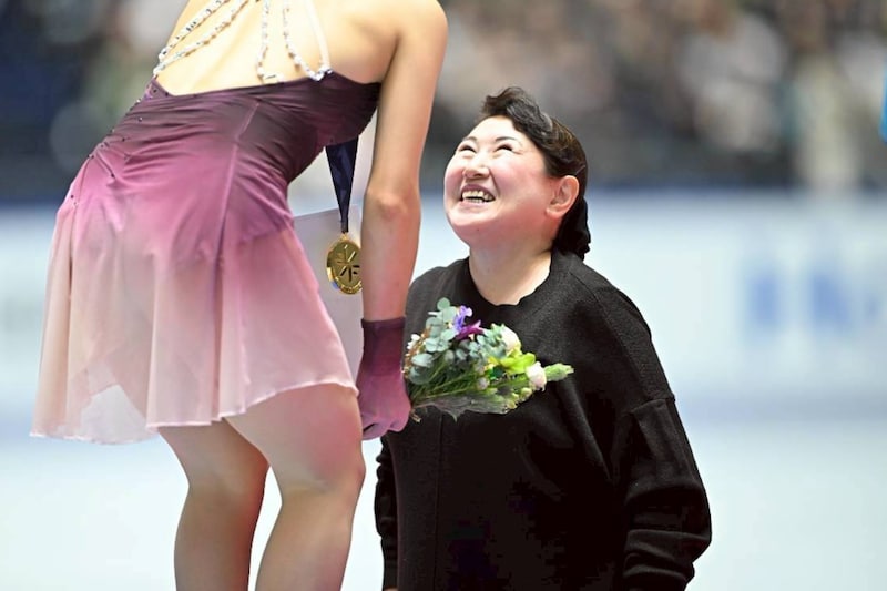 「いらっしゃるなんて…」日本フィギュア界レジェンドが震えた世界的“超大物”との一枚「滑ったことあるのに…」