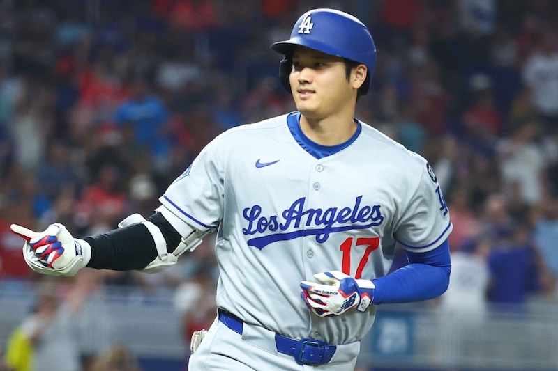 大谷翔平、敵地を沈めた「バットフリップ」が今季１位に選出！ 決勝12号３ランで見せた“究極の確信歩き”