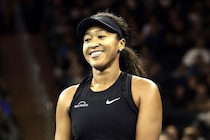 大坂なおみが水色の水着姿を多数披露！「大胆で美しい」「セクシーガール」とファン感嘆