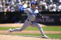 ドジャース右腕がトレードの対象に「手術から復帰したことで選択肢はさらに広がった」米記者は「豪華な先発ローテを前に登板機会は限られそうだ」