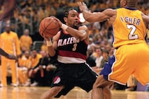 「テレビで映ったら、すぐにチャンネルを変える」。元ブレイザーズ戦士が、2000年レイカーズとの第７戦を回想＜DUNKSHOOT＞