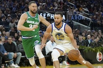 「クレイが違うユニフォームを着る姿に慣れることはない」カリーが語る“元相棒”トンプソンとの変わらぬ絆＜DUNKSHOOT＞