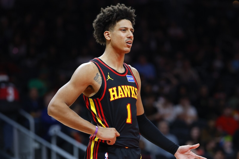 今季躍進を遂げているホークスのジョンソン。急成長の理由、そして“特異点”を指揮官が語る「彼をユニークにしているのは…」<DUNKSHOOT>