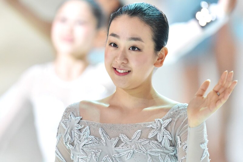 「嬉しくて涙が出ました」浅田真央＆村上佳菜子の“ひさびさ親密ツーショット”にファン感激！「仲良しで安心」「ふたりとも可愛い！」