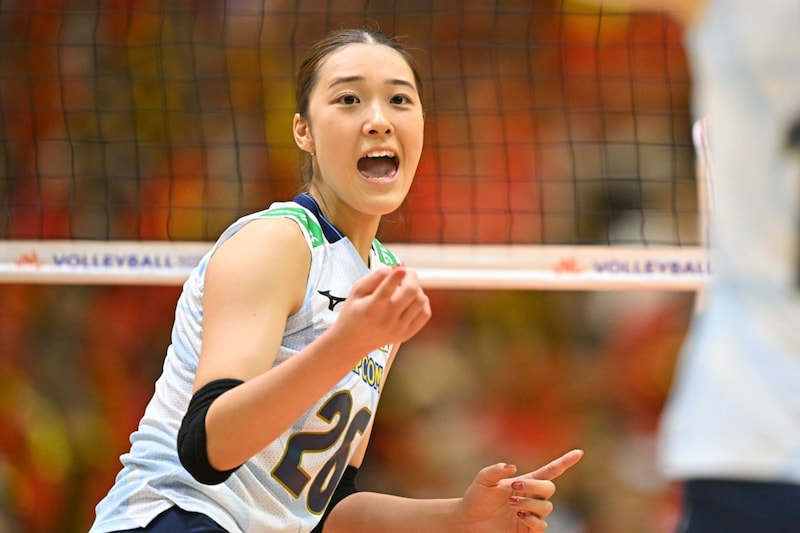 印象ガラリ、女子バレー日本24歳エースの姿に騒然「モデルさんデビュー？」「ええー!?」 ユニ姿と違う大変身