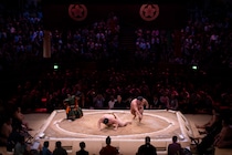 「お相撲さんやっぱり大きい」“TBS人気女性アナ”、新大関・安青錦との“衝撃２ショット”に反響「サイズ差が笑」「びっくり」