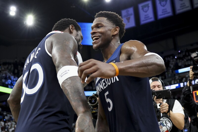 “マンバ・メンタリティ”を受け継ぐエドワーズに、“元相棒”がエール「彼はチームを引っ張っていかなきゃいけない」＜DUNKSHOOT＞