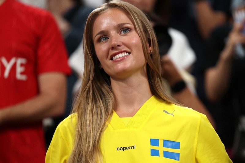 「全身写真がやばいな!」デュプランティス婚約者が人気ラーメン店前で披露した“圧倒的美貌”にネット震撼!「9頭身ある?」「銀座デートいいね」【世界陸上】