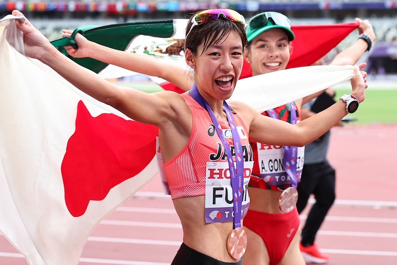「最高、感動、銅メダル」「ノーマークだったけど、起きてTVつけたらビックリしたよ」女子20km競歩・藤井菜々子の“涙の快挙”にネット上は拍手喝采「こういうのが見たかった!」【世界陸上】