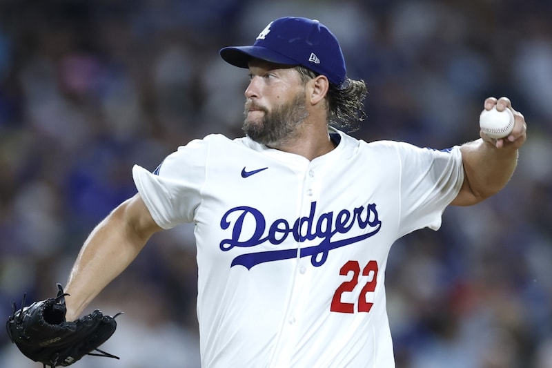 引退表明のカーショウ、本拠地ラスト登板は4回1/3、91球、6奪三振、2失点 降板時にチームメイト、ロバーツ監督と抱擁、ファンから大歓声