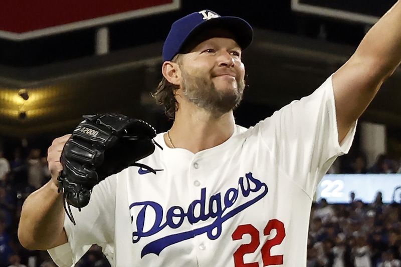 異例も異例!「カーショウ、カーショウ、カーショウ」ドジャース公式による“きょうのMVP”の3択が…「選択肢はひとつ」「でも救ったのは大谷翔平だ」