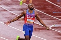 「ライルズのテンション爆上がり最高！」日本チームの“ONE PIECE”ポーズ→大爆笑の超人にファン歓喜！「誰よりも一番興奮してた」【世界陸上】