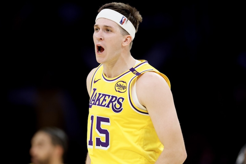 「レイカーズが賢明ならトレードするだろう」球団OBオリーがリーブスの放出を提唱「同じタイプ2人は必要ない」<DUNKSHOOT>