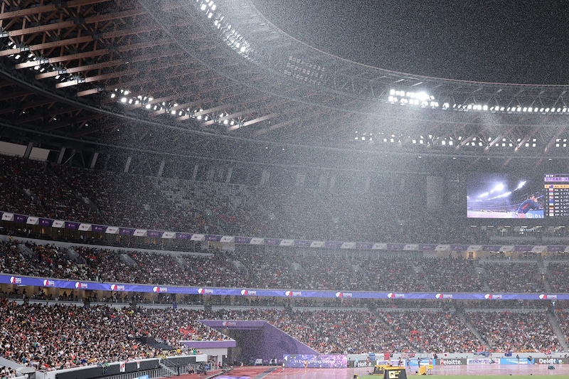 「クレイジー」「なんてことだ」豪雨での競技続行に海外記者が驚愕。閉会式後に再開された男子円盤投げ決勝は衝撃フィナーレ【世界陸上】