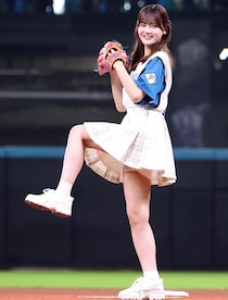 「いやまじ可愛すぎた！」エスコン始球式に登場した人気アイドルが“絶叫の大暴投”もファン喝采！「笑顔の女神」「足上げが美しかったぞ」