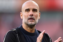 「攻撃の放棄ではなく、むしろ進化」 名将ペップ、アーセナル戦で超守備的な戦術選択も国内外メディアは好反応！「今も新戦術を生み出せる才能の証明」