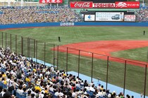 「女神すぎる」野球観戦を報告した“テレ東の女性アナ2人組”にファン騒然！「神宮ですか？」