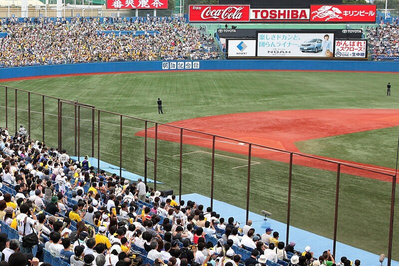 「女神すぎる」野球観戦を報告した“テレ東の女性アナ2人組”にファン騒然！「神宮ですか？」