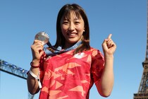 「すんごい腹筋!!」レスリング須﨑優衣、濡れたTシャツから隠し切れない”バキバキ肉体美”をチラ見せ　サ活で「究極の整い体感」「最高のリフレッシュ」