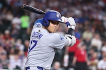 大谷翔平、自己最多タイ54号ホームラン！ シュワーバーを猛追する２本差、残り３試合で逆転キングなるか