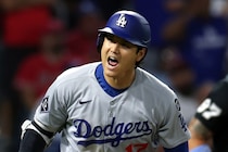 「これで入っちゃうの？」大谷翔平の“54号２ラン”に早朝の日本列島驚き「起きたらオオタニが片手でホームラン打ってた」