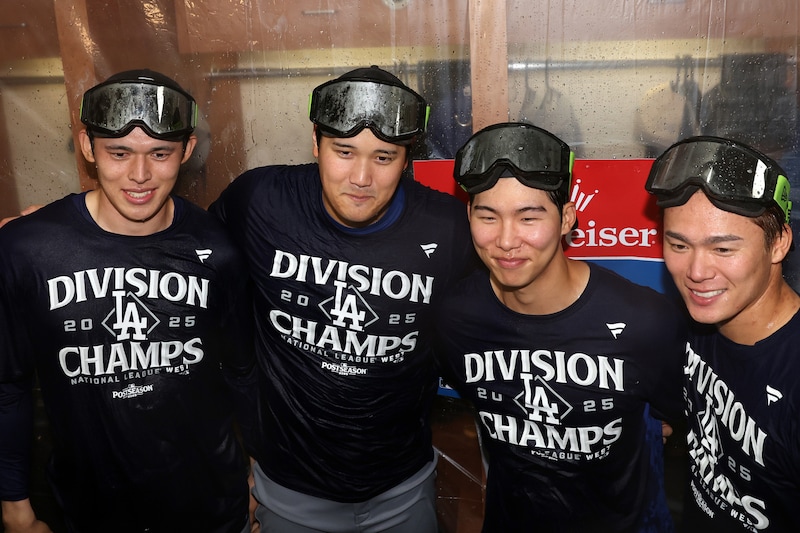 「オオタニびしょ濡れ!」地区Vドジャースの“日韓スター豪華4ショット”にネットが沸く「これを待ってた!」「最高の4兄弟」