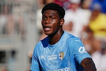 「ヒーローと言っていい」パルマ鈴木彩艶がPKストップ！ カップ戦16強入りに貢献「勝利の立役者」現地メディアは高評価も、指摘された“課題”とは