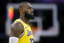 レブロンはレイカーズで引退するのか？リーグ関係者が言及「コビーのように“フェアウェルツアー”をやりたいのなら…」＜DUNKSHOOT＞