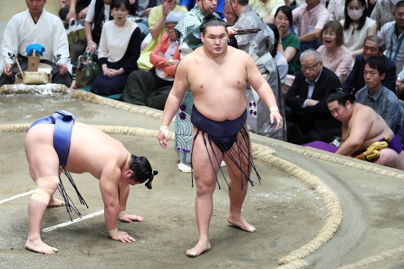 横綱・豊昇龍が結びの一番でみせた“まさかの変化”に国技館どよめく！ 元横綱の解説陣は「正直、楽に取れるからね」「人それぞれ考え方が違う」