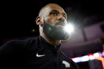 「レブロンには自分の物語を選ぶ権利がある」。レイカーズGMが“キング”の去就に言及「彼はその権利を獲得した」＜DUNKSHOOT＞