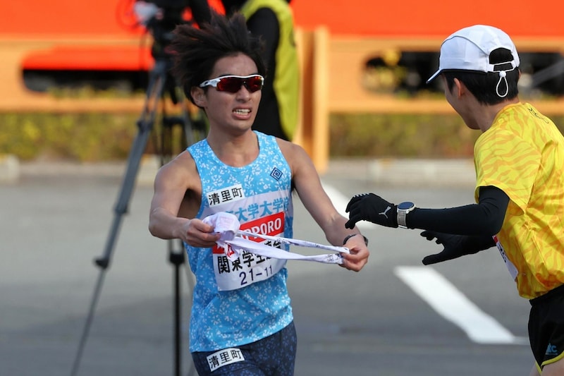 “寄せ集め集団”のはずが...学生連合OBが沿道から応援「秋吉がんばれ！」ファン感動「大学違っても絆ってあるんだな」「箱根駅伝が好きな理由」