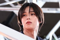 「美しすぎて圧倒された」レコ大→紅白→年越しライブ→ニューイヤー駅伝に現われた“大人気アイドル”にネット衝撃「このイケメン誰？」