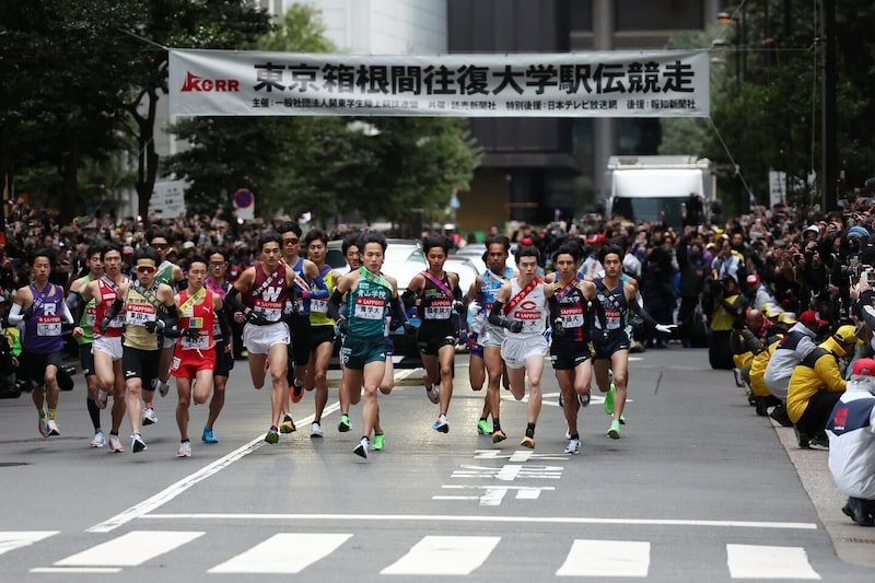 “朝の顔”になったMC芸人、箱根駅伝スタート地点に駆け付けて大興奮「初めてスタート見にきちゃった！！！！」