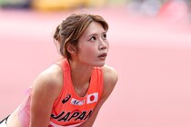 東京世界陸上代表の女子ハードラー、美白際立つミニスカ美脚で女子レーサーとWピース「とてもお綺麗でカッコよかったです」