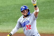 「ホームランを打つよ」ドジャース・ロハスを救った妻の“予言”　１か月無安打→WS第７戦９回同点HRの裏側にあった夫婦のエピソード