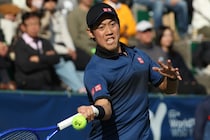 錦織圭、2026年開幕戦の下部ツアー初戦で無念の途中棄権。来週出場予定の全豪OP予選へ不安を残す＜SMASH＞