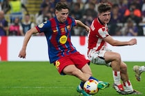 バルサに追い風、マドリーは即決裁判　白い巨人を追い込むスーペルコパの重圧、「破滅」の道を行くのか